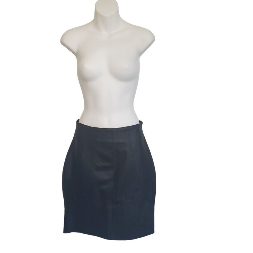Women's Black Leather Skirt Size Small Back Slit Back Zip 2 Snap Closure